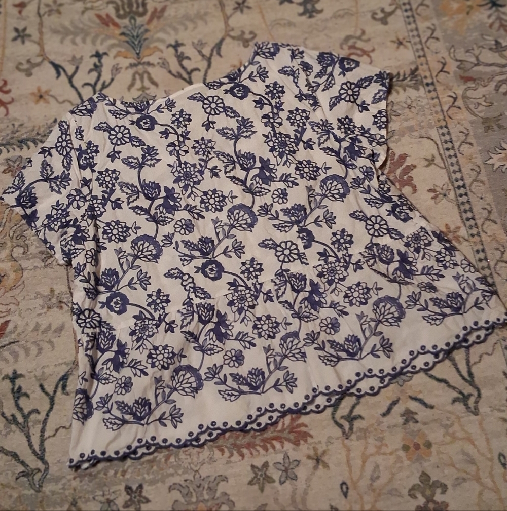 Talbots White Top with Blue Floral Embroidery - Picture 4 of 4